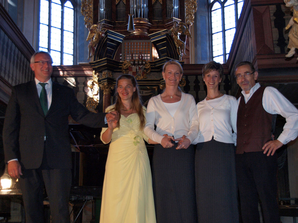 v.l.n.r.: Rudolf Ramming, Michaela Schlotter, Gigi Pfundmair, Regina J. Kleinhenz, Gernot Tschirwitz Foto: Anita Tschirwitz